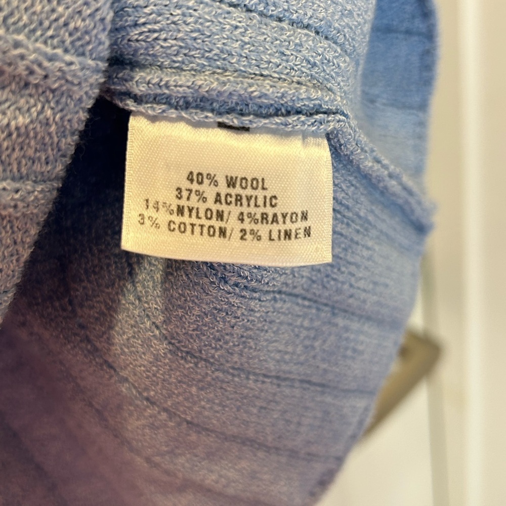 ST JOHN SPORT SOFT BLUE SANTANA KNIT SIZE P - Picture 7 of 8